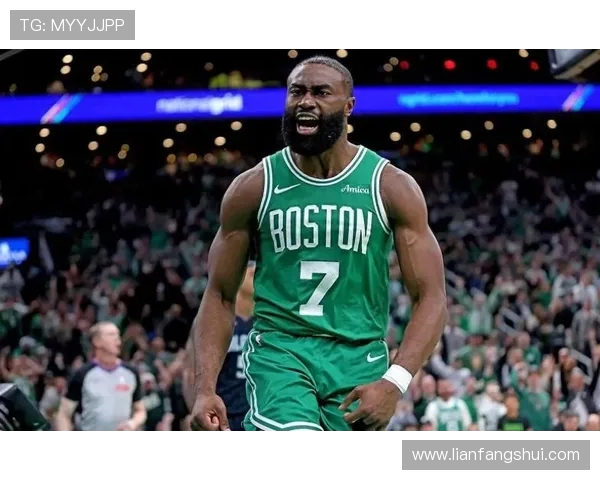 杰伦布朗如何在NBA赛场上展现领导力与全面技能的完美结合
